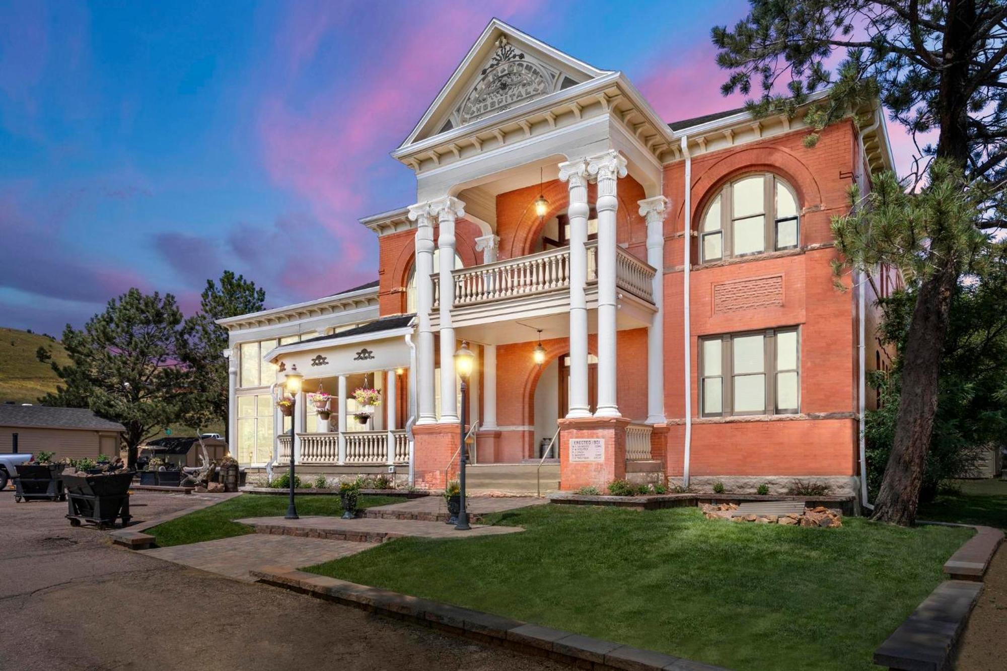 Cripple Creek Hospitality House & Travel Park Hotel Exterior photo