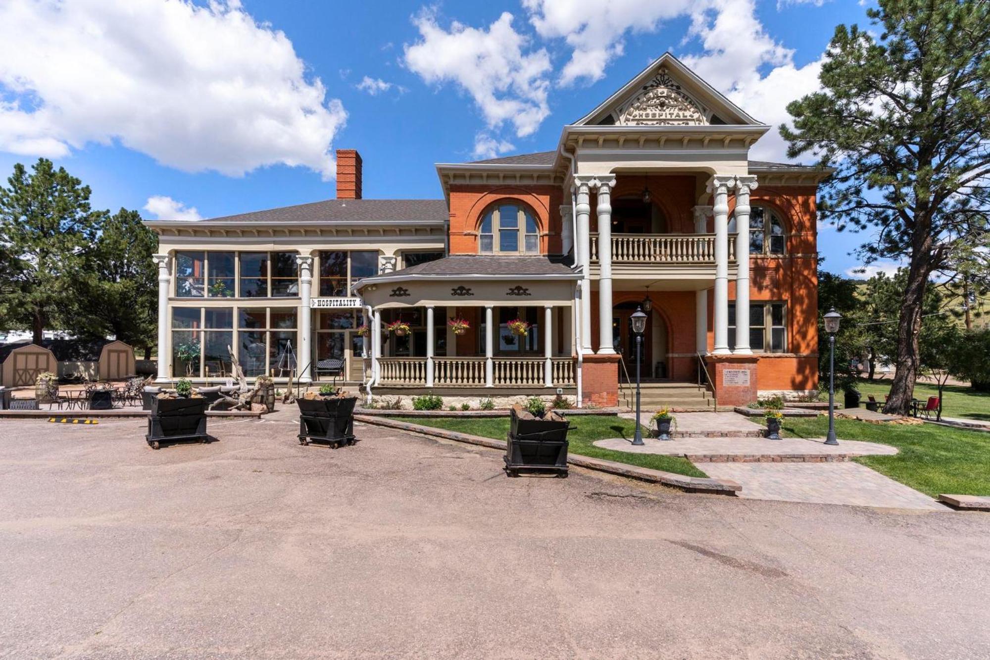 Cripple Creek Hospitality House & Travel Park Hotel Exterior photo