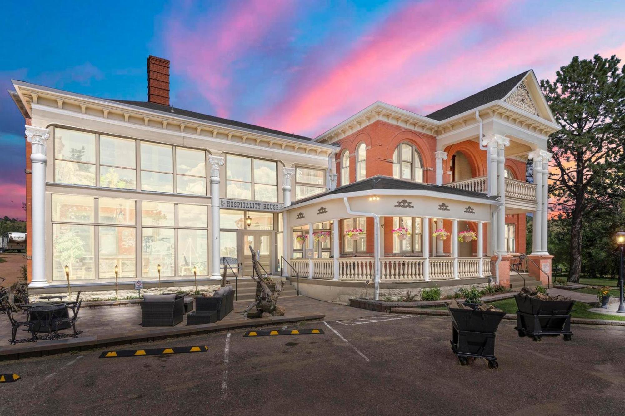 Cripple Creek Hospitality House & Travel Park Hotel Exterior photo